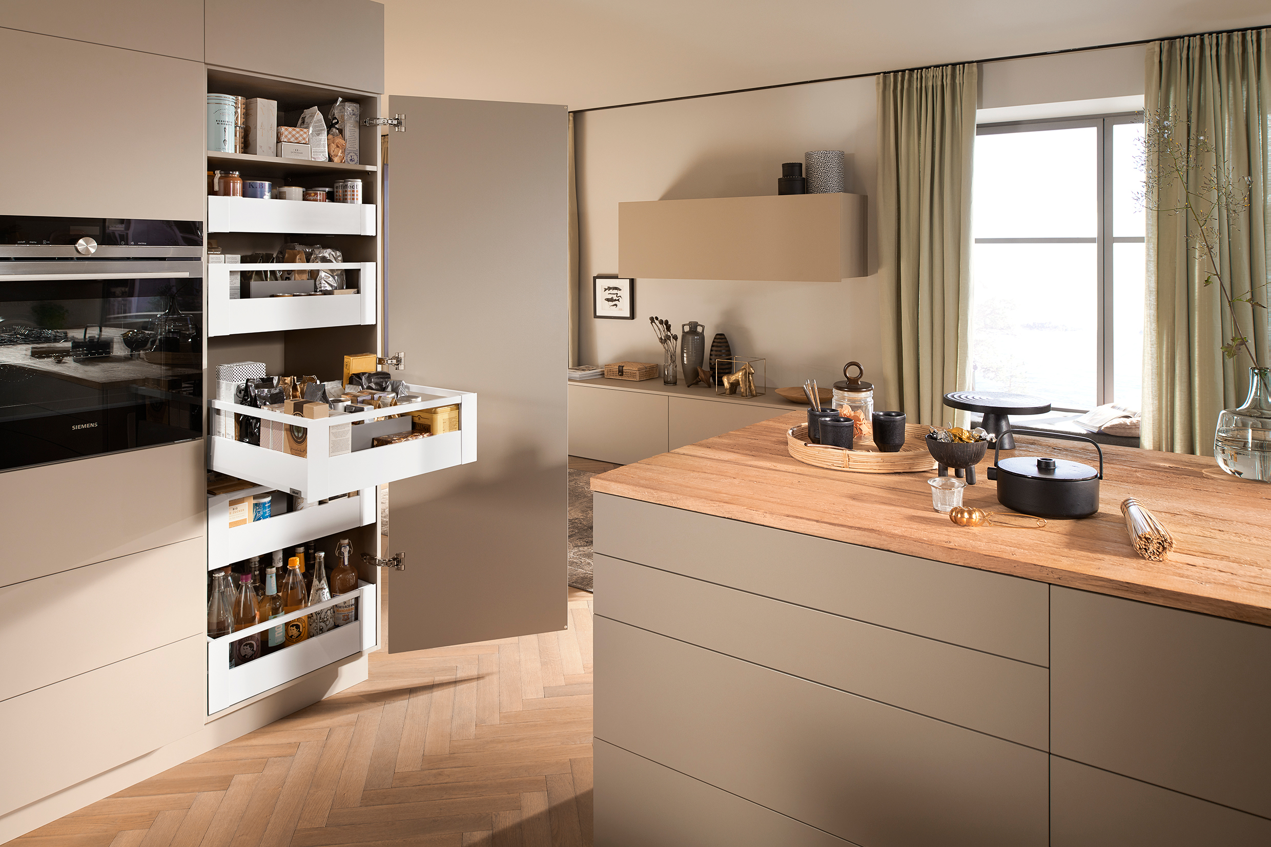 SPACE TOWER white (no people)